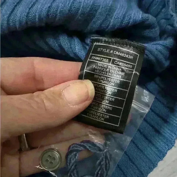 Steve Madden Black and Blue Knit Sweater New with tags. Small. - Picture 5 of 6